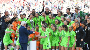 Steinmeier &uuml;berreicht DFB-Pokal der Frauen