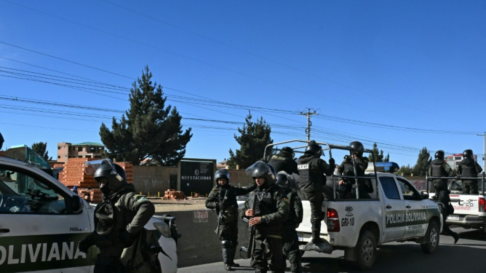 Bolivie : police et arm&eacute;e l&egrave;vent des barrages routiers apr&egrave;s la proclamation de l'&eacute;tat d'exception