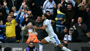 Man Utd draw at Leeds keeps pressure on Carrick