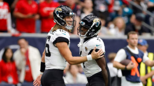 Jaguars hold off Texans, Steelers beat Bengals