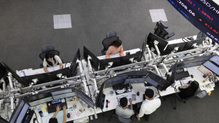 Borsa: Europa ferma in attesa dei dettagli sul D-day economico