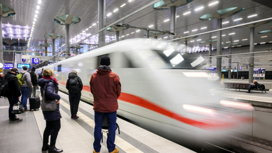 Zugverkehr nach massiver St&ouml;rung weitgehend regelm&auml;&szlig;ig - Konzern sucht nach Ausl&ouml;ser