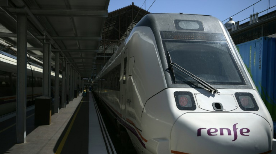 Dimisiones en Espa&ntilde;a ante la pol&eacute;mica por el tama&ntilde;o de unos trenes regionales