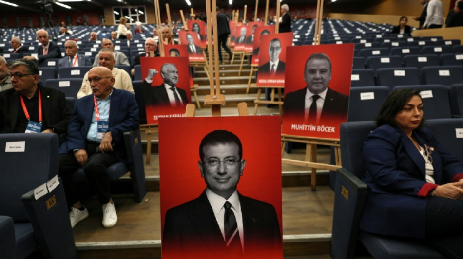 "Nous n'avons pas peur": le maire emprisonné d'Istanbul de nouveau au tribunal