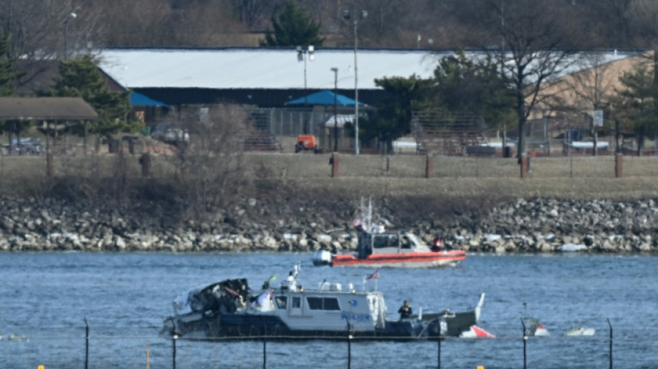 Rescatistas identifican 55 v&iacute;ctimas de accidente a&eacute;reo en Washington