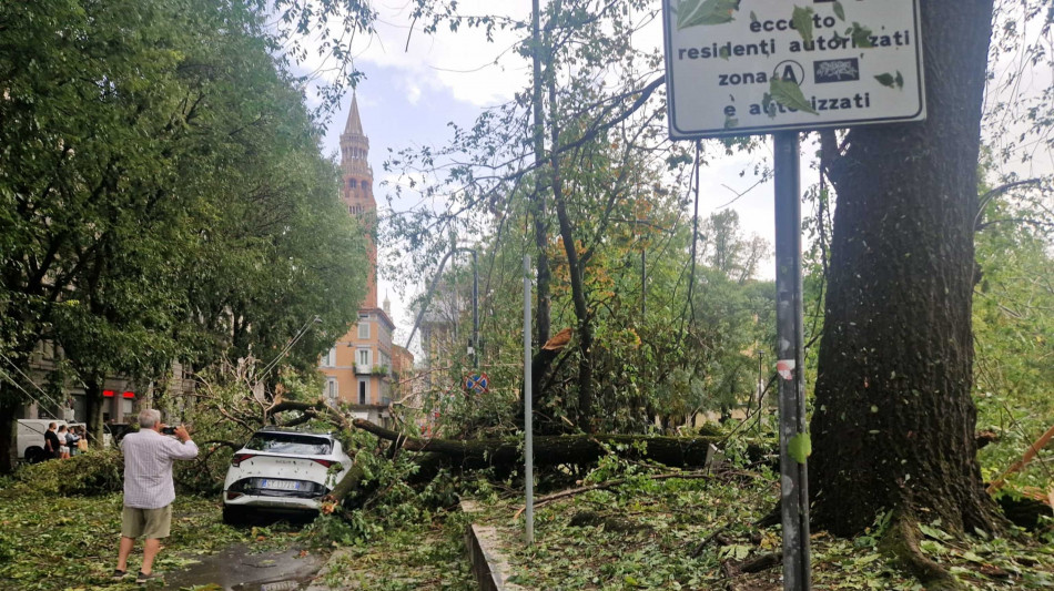 Tromba d'aria su Cremona, danneggiati anche Duomo e Palazzo Comunale