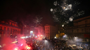 Naples se r&eacute;veille ivre de joie apr&egrave;s une nuit de folie pour son 3e titre