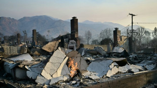 Los vientos pueden ceder y dar un alivio en los incendios en Los Ángeles