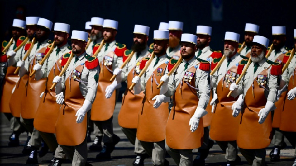Beim franz&ouml;sischen Nationalfeiertag bleiben bef&uuml;rchtete Unruhen zun&auml;chst aus 