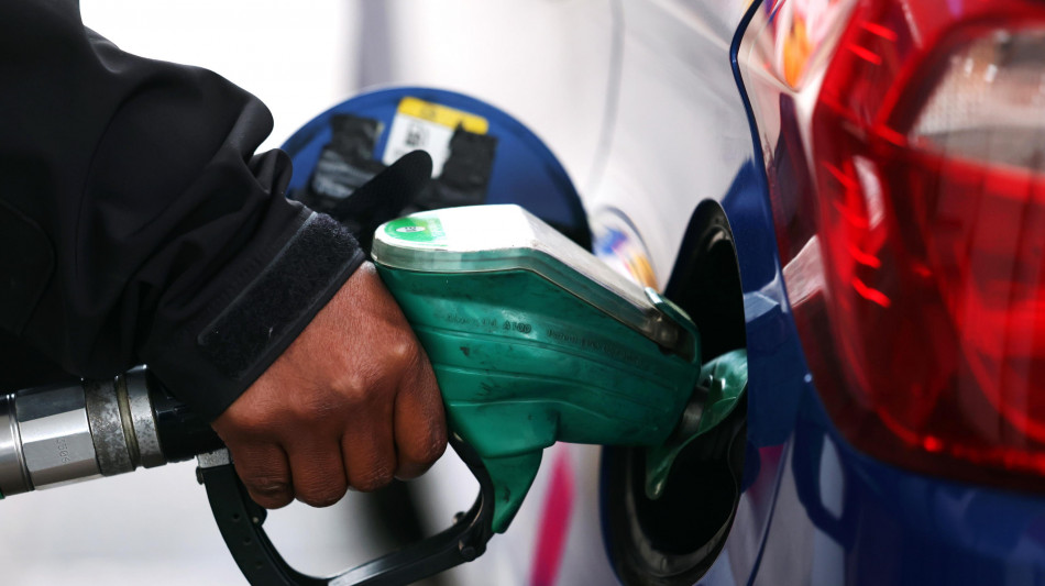 Mimit, carburanti poco mossi, verde a 1,783 euro, diesel a 2,160 euro