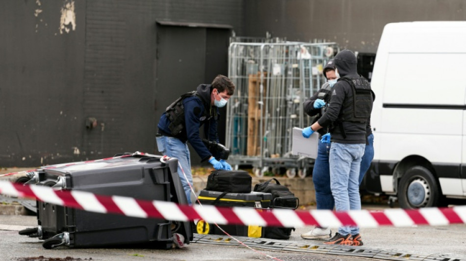 Yvelines : Macron d&eacute;nonce un "attentat terroriste raciste" ayant fait un mort et des bless&eacute;s