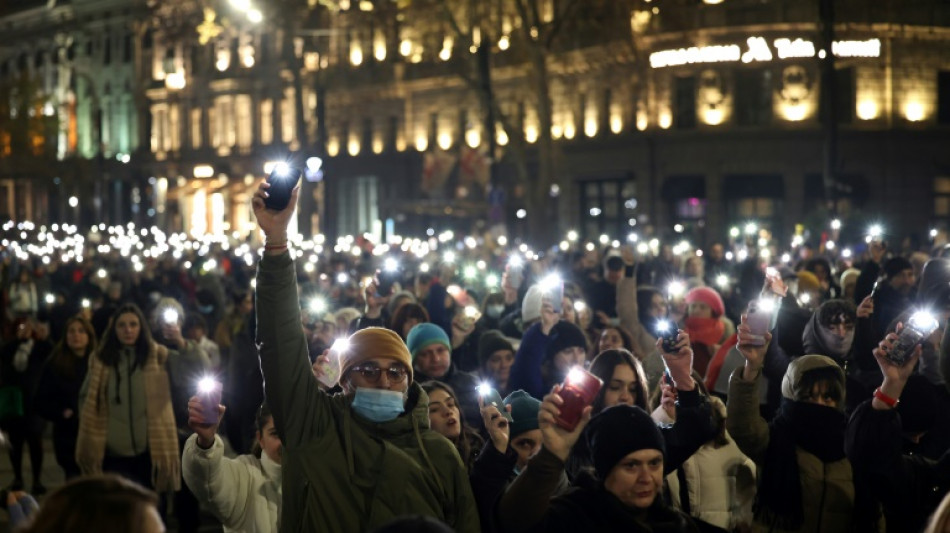 G&eacute;orgie: des milliers de manifestants pro-UE marchent vers le parlement