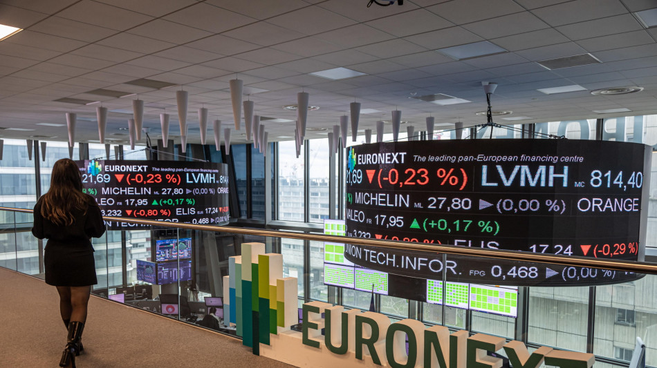 Borsa: Europa sconta trimestrali, tiene New York, Milano +0,25%