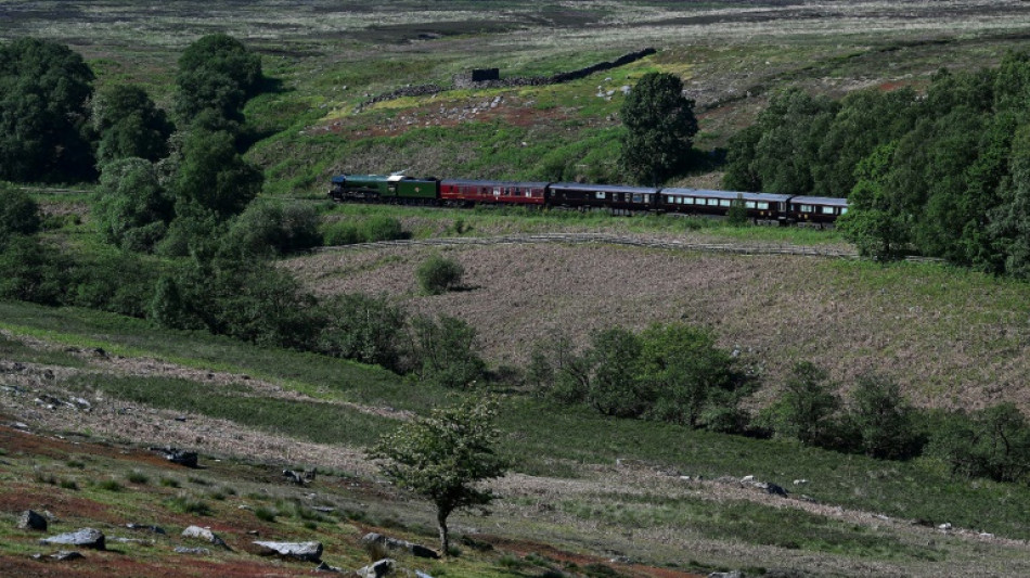 Rei Charles III encerra serviço de trem real no Reino Unido