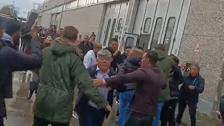 Agenti Digos aggrediti a Prato da gruppo di cittadini cinesi