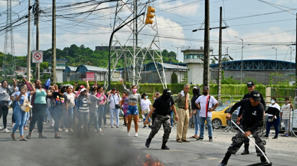 Suben a tres los presos muertos en un mot&iacute;n en una c&aacute;rcel de Ecuador