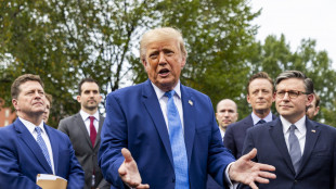 Trump firma ordine esecutivo, 'inaugura l'era della Super Intelligenza'