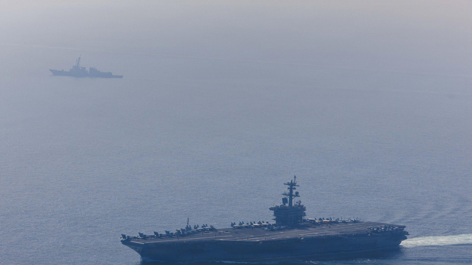 Cbs, due navi militari Usa hanno attraversato Hormuz schivando raid iraniani