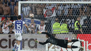 Real Sociedad vence Atl&eacute;tico de Madrid nos p&ecirc;naltis e conquista Copa do Rei