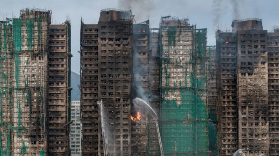 Pior inc&ecirc;ndio em d&eacute;cadas deixa 128 mortos em Hong Kong