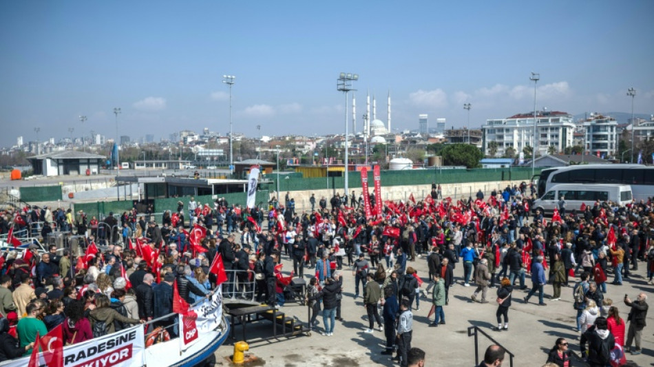 Nova manifestação em Istambul contra a prisão do líder da oposição