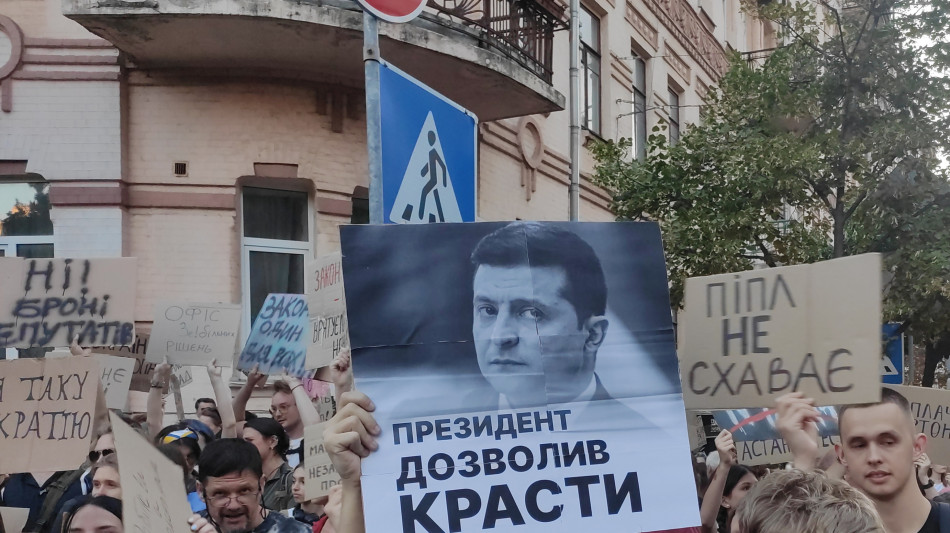 Zelensky, presenterò nuovo ddl su anticorruzione