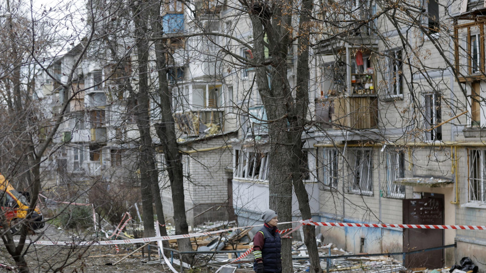 Danni da bombardamenti e feriti nella notte nella regione di Kiev