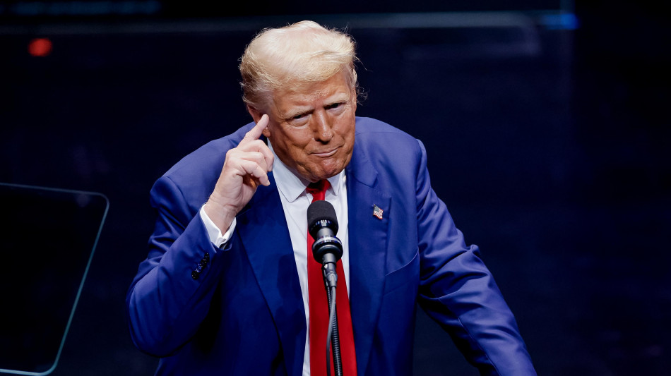 Trump, 'sar&ograve; il protettore delle donne', bufera sui social