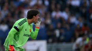Roma goalkeeper Svilar sidelined for a month with broken finger