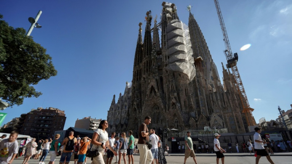 Spain hosts record number of summer tourists