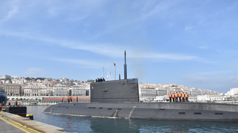 Il sottomarino russo Krasnodar attracca al porto di Algeri