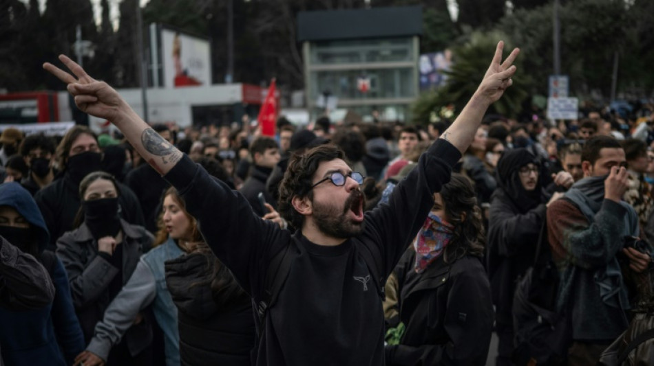 Detienen a un periodista sueco en Turquía que iba a cubrir las manifestaciones
