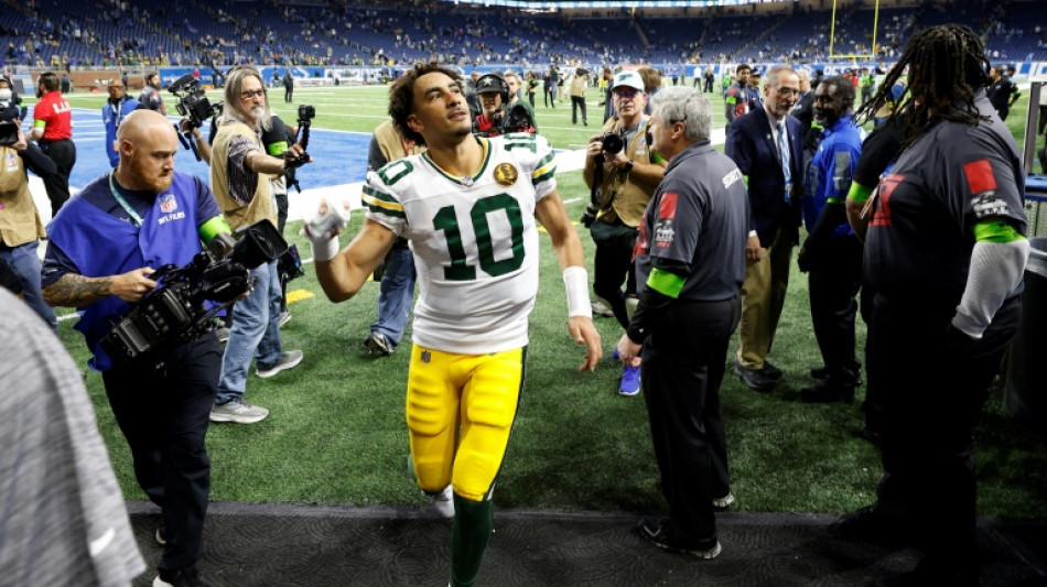 Packers' Love tames the Lions, Cowboys crush Commanders
