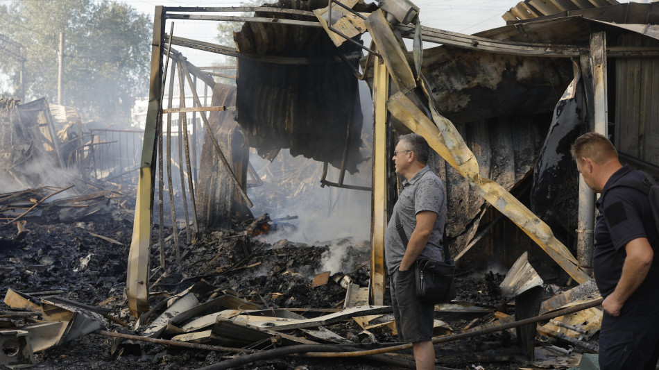 Almeno 12 morti nel raid russo notturno su Kiev