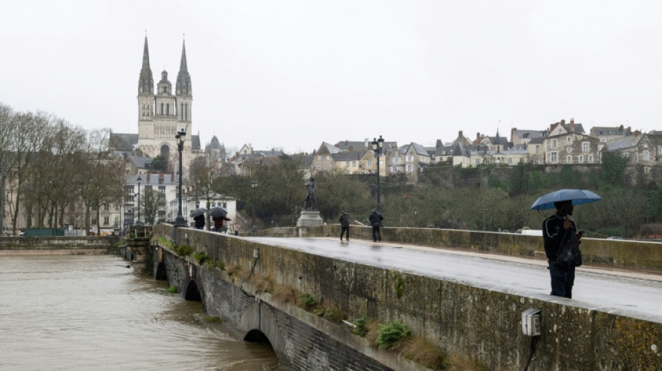 Crues: &eacute;pisode "loin d'&ecirc;tre termin&eacute;", le bas d'Angers inond&eacute;, la Loire-Atlantique en rouge