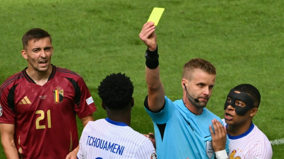 UEFA f&uuml;hrt neue Meckerregel auch in Klubwettbewerben ein