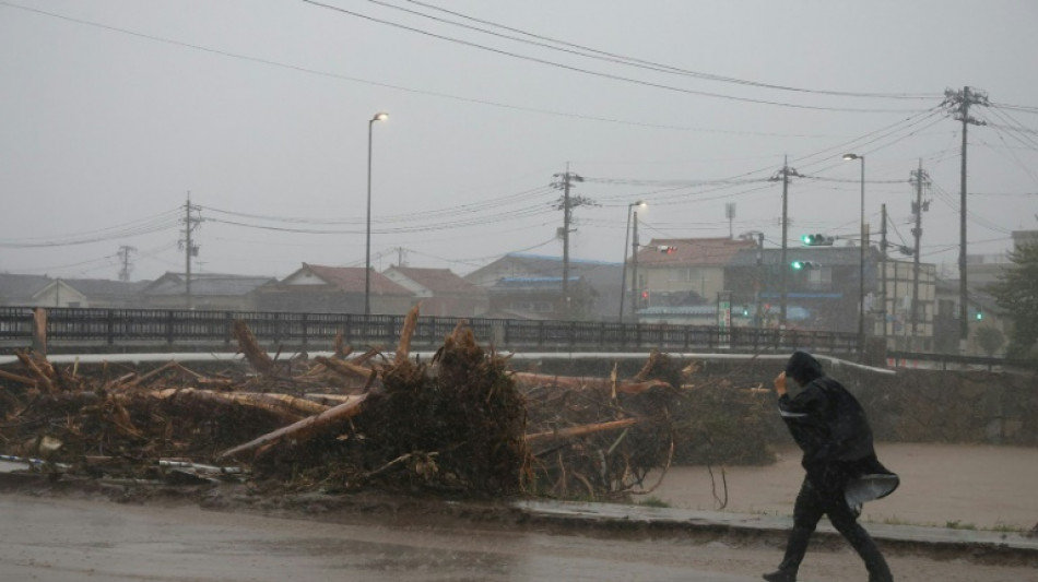 Inundaciones y deslizamientos de tierra causan un muerto y seis desaparecidos en Jap&oacute;n