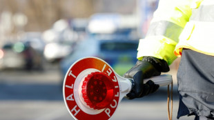 Prozess wegen Fahrens ohne Führerschein: Angeklagter fährt mit Auto zu Gericht