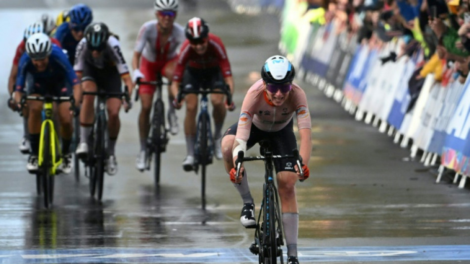 Cyclisme: la N&eacute;erlandaise Van Vleuten championne du monde malgr&eacute; sa fracture au coude