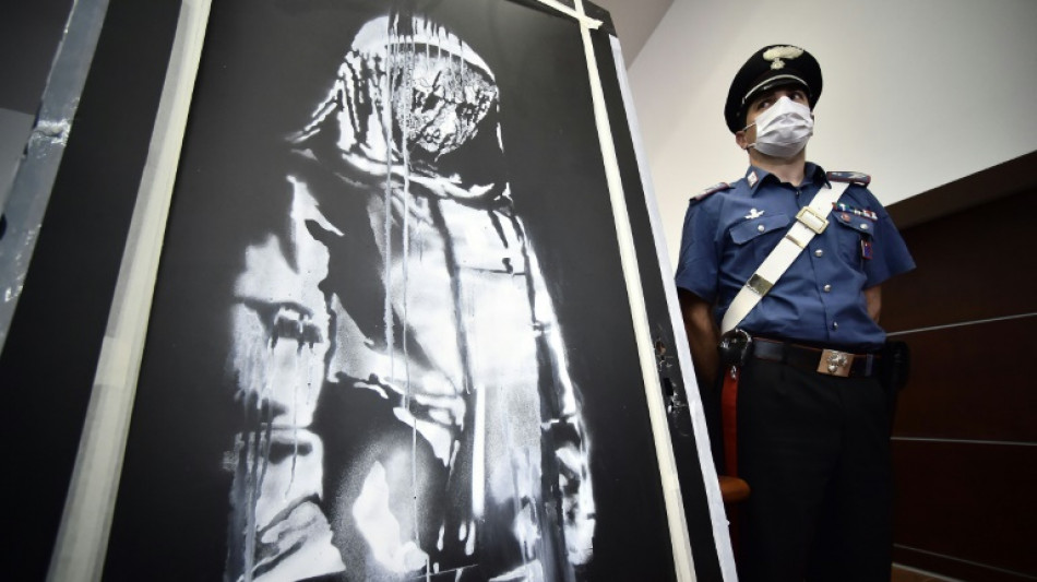 Condenan a 8 hombres a hasta 2 a&ntilde;os de prisi&oacute;n por el robo de un simb&oacute;lico Banksy en Par&iacute;s