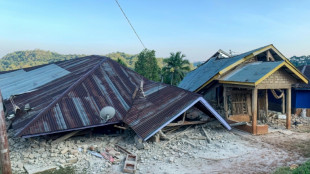 Mais de 40 mortos ap&oacute;s terremoto de magnitude 7,7 na Indon&eacute;sia