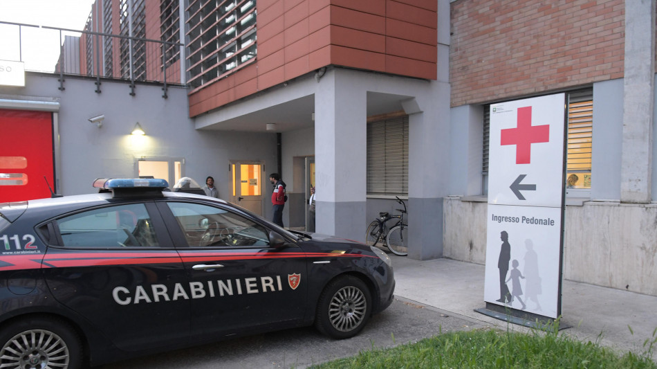 Uccide la moglie ricoverata in ospedale e si ammazza