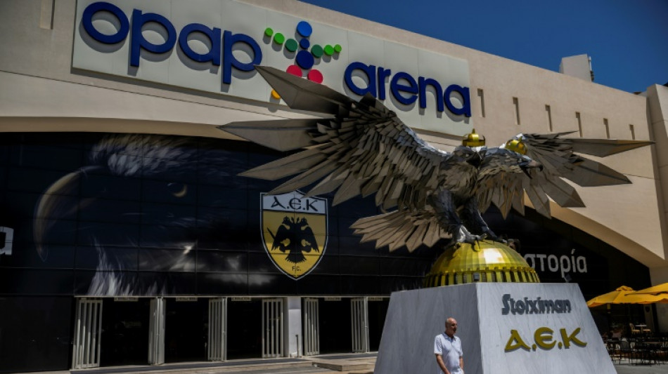 Foot : report d'AEK Ath&egrave;nes-Dinamo Zagreb apr&egrave;s la mort d'un supporteur grec poignard&eacute;