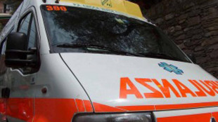 Esplosione in una palazzina, crolla il tetto, due ustionati gravi