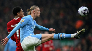 Liverpool e City empatam (1-1); Arsenal segue l&iacute;der da Premier League