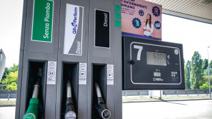 Non si arresta la corsa dei carburanti, gasolio a 2,200 euro al litro in autostrada