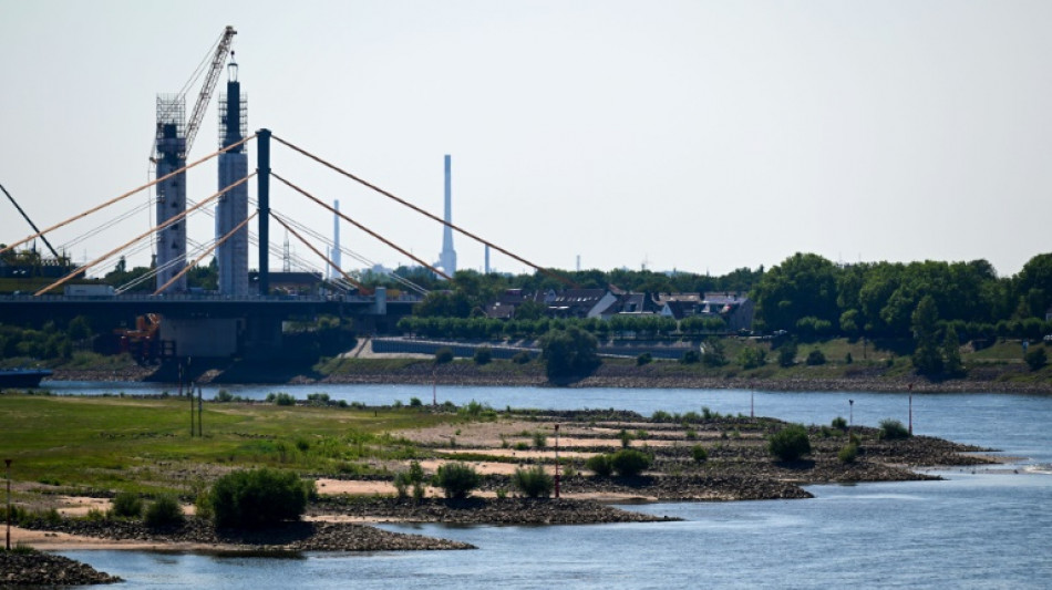 Beh&ouml;rden rechnen nicht mit Einstellung des Schiffverkehrs auf dem Rhein
