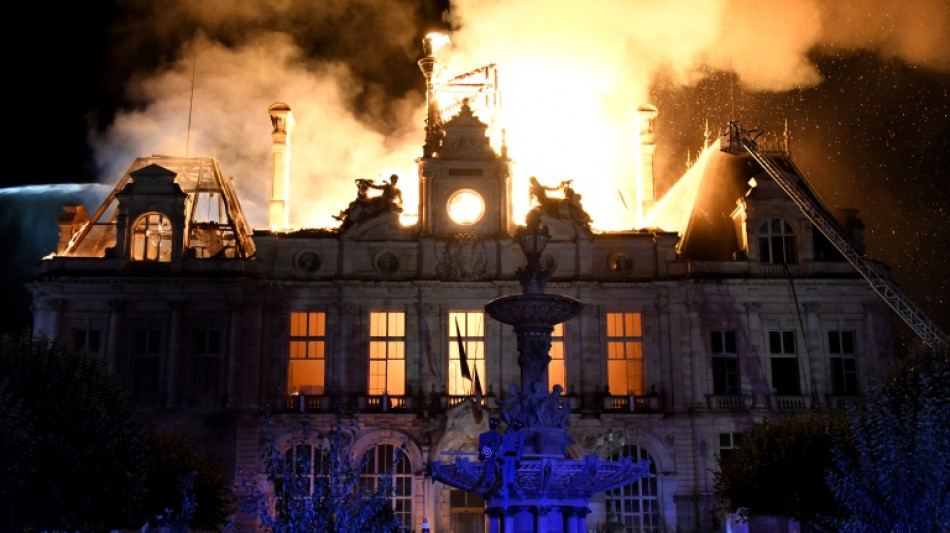 Imigrantes ou extrema esquerda? Duas vis&otilde;es sobre os dist&uacute;rbios na Fran&ccedil;a
