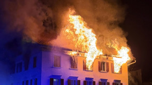 Cinco desaparecidos y 19 heridos en dos incendios en edificios de Suiza
