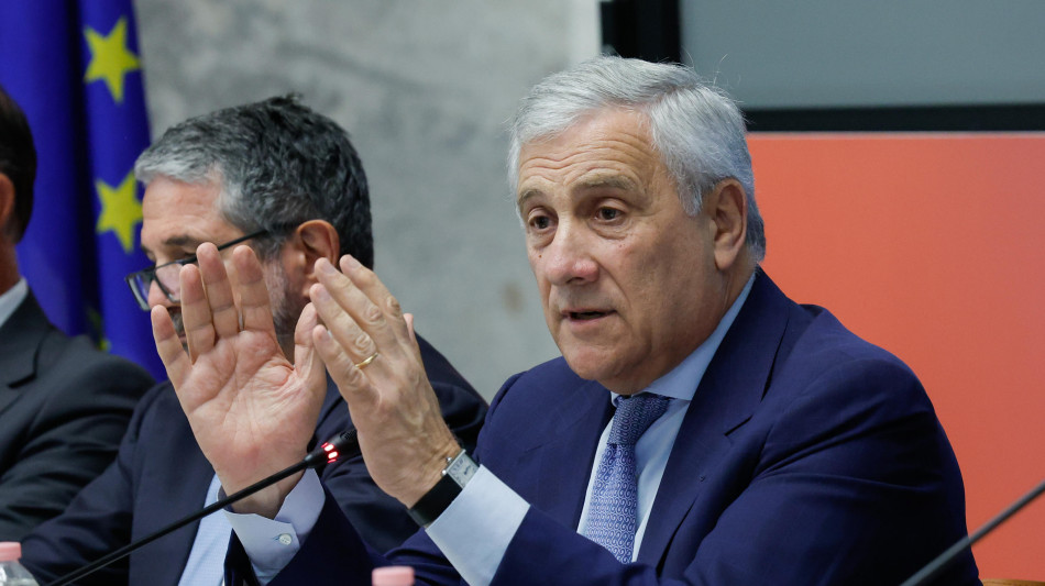 Tajani, 'si pensa ad art.5 modello Nato per l'Ucraina'